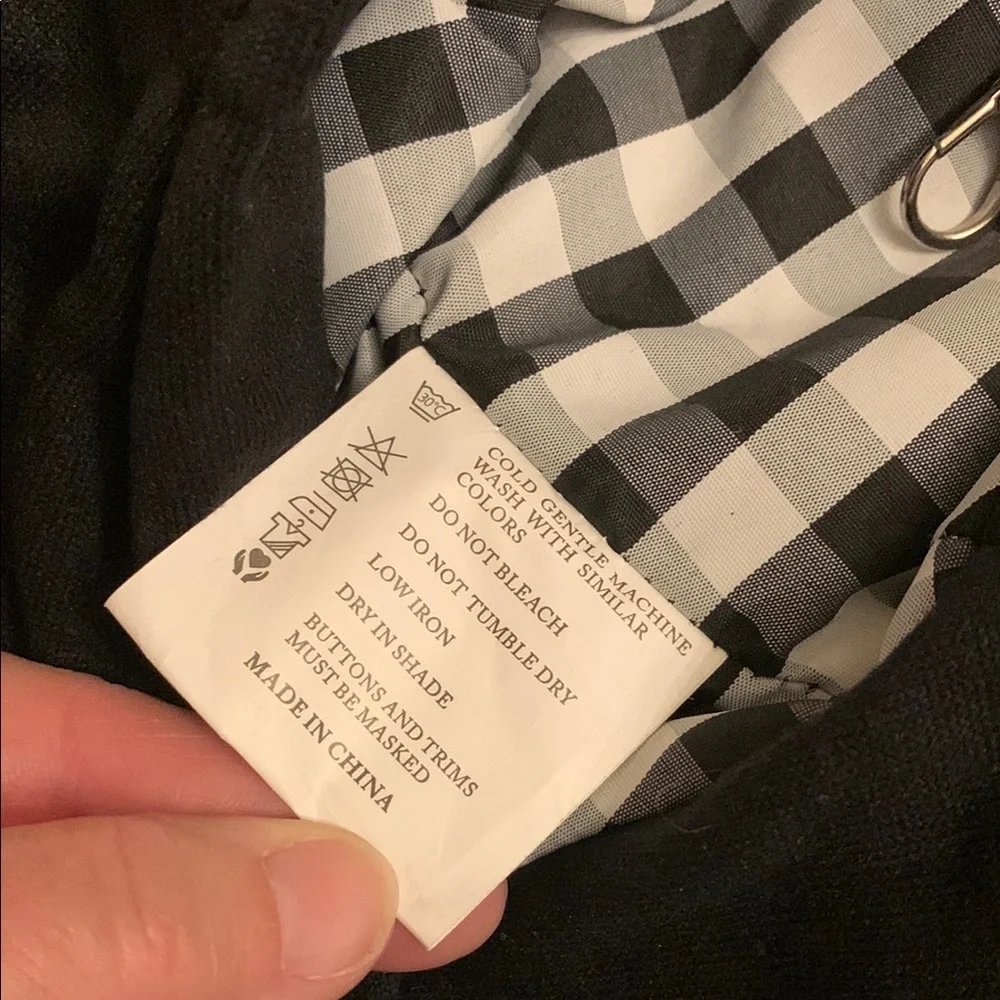 Tomkas Black Dog Sling with Checkered Lining